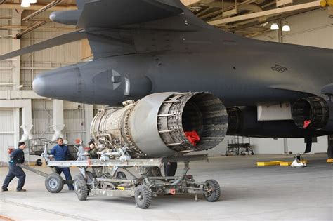 B-1B Bomber maintenance